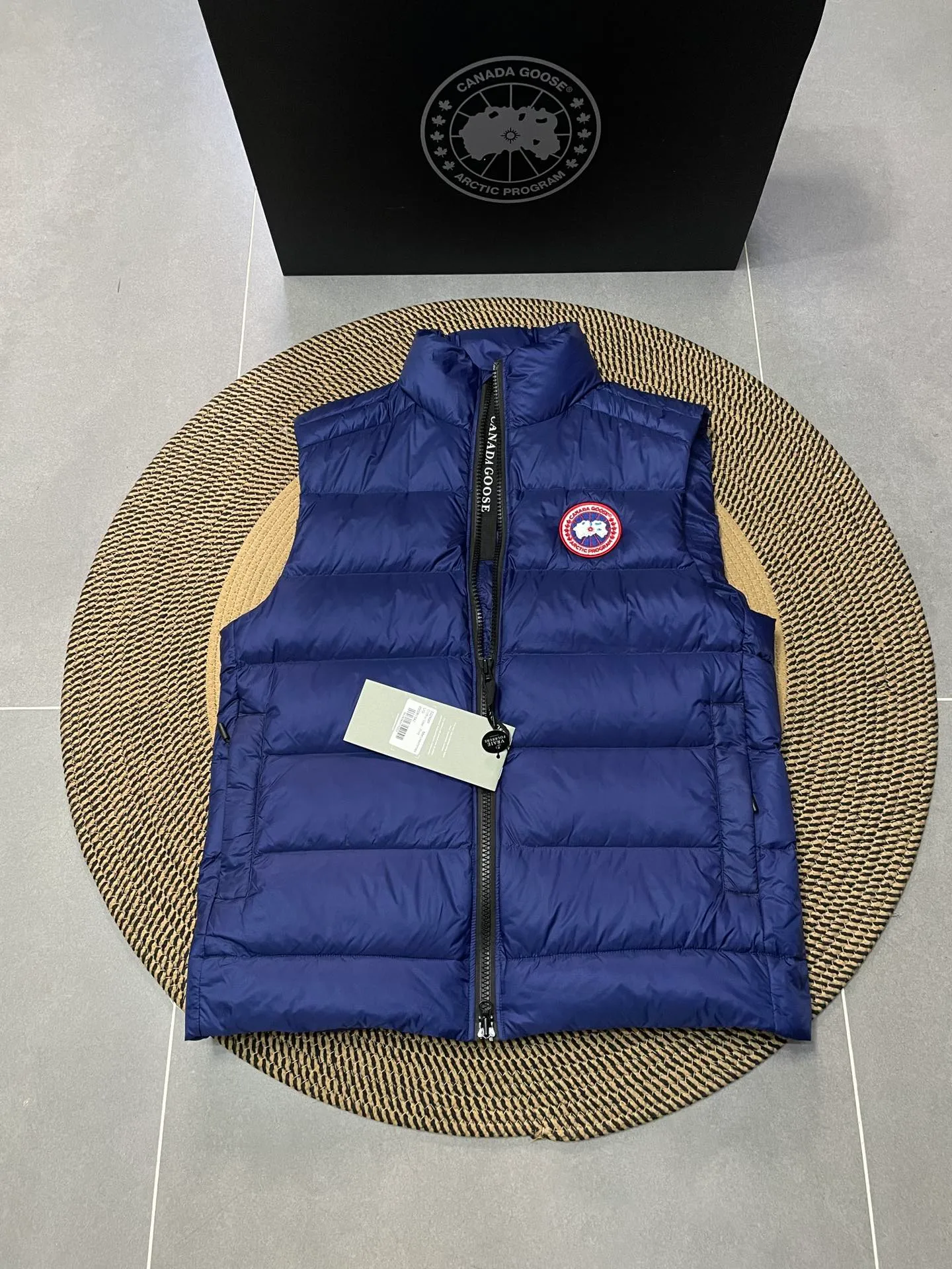 P560 Canadian brand CanadaGoose men's and women's CROFTON lightweight down vest 2229M DWR water-repellent treatment WindWall windproof fabric 700 fleece filling original mold opening details one to one production The upper body effect is stunning Exclusively available on the Xiaohongshu purchasing platform The highest version on the market Size: XS S M L XL XXL